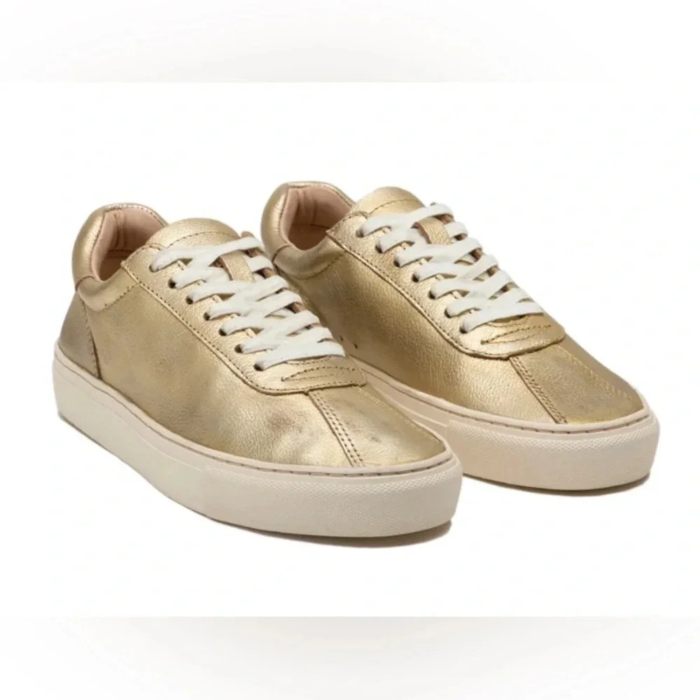 Equivel Shoes Women’s 11 Sneakers Classic Weekender Gold Distressed